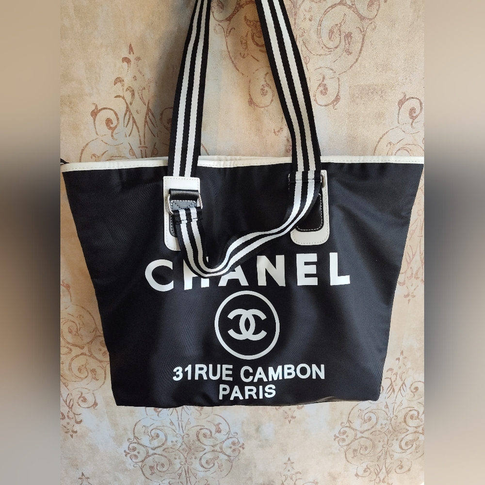 CHANEL 31 Rue Cambon Paris Gift Promotion Tote Black White Nylon Zip Top NIP - Picture 12 of 12